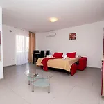 Apartman Lotuspoolapart Premantura