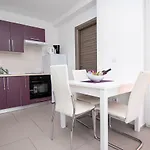Lotuspoolapart