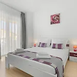 Lotuspoolapart Apartman Premantura