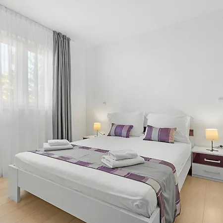 Lotuspoolapart Apartman