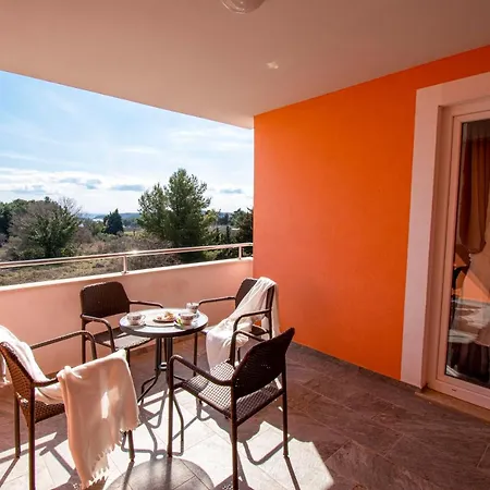 Lotuspoolapart Apartment Premantura